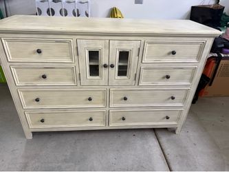 Dresser, 2 night stands, storage bench