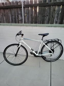Giant Hybrid City Bike with Rear Rack size medium