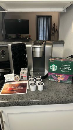 Keurig K-Elite - 4 mos. old! Great bundle!
