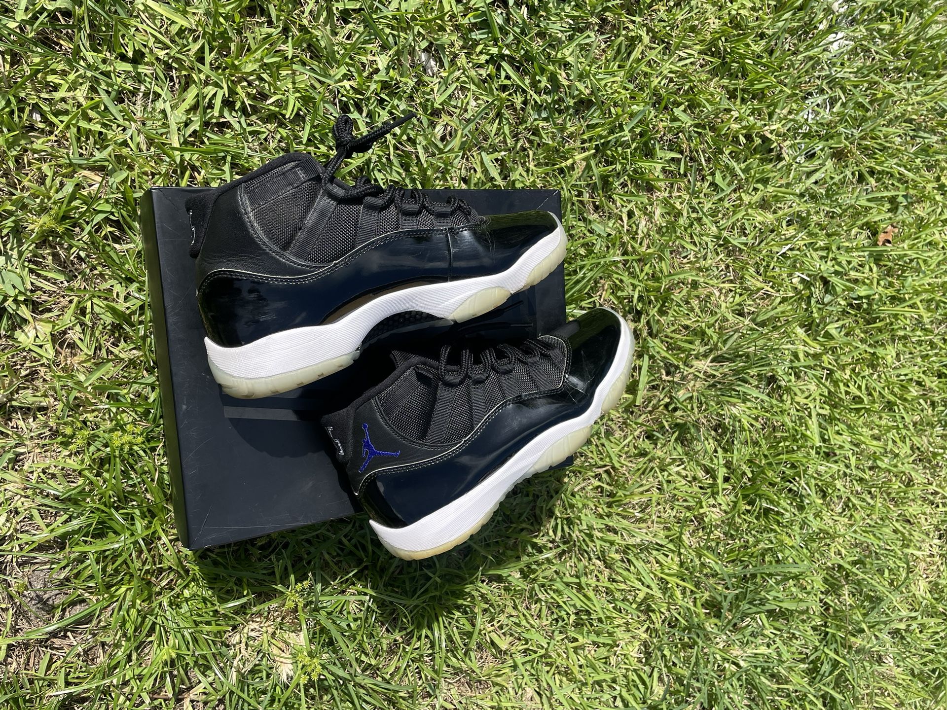 Space Jams 11s Size 9.5 display picture 2