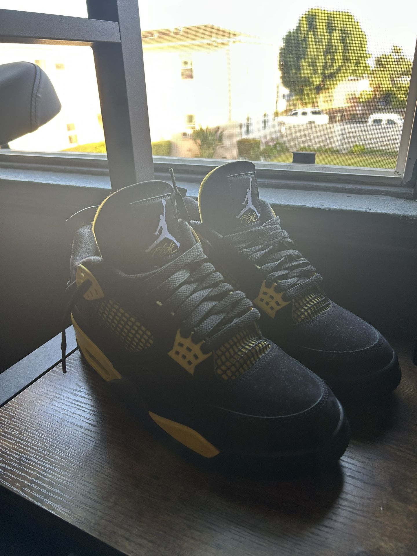 Jordan 4 Thunders