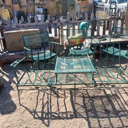 YARD FURNITURE!! 3 CHAIRS N COUCH STYLE WITH TABE!!275$ TAKE ALL