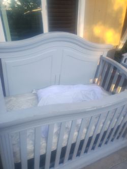 Baby Crib And Drawer