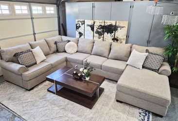 4pc Ashley Sectional w/ Chaise Lounge