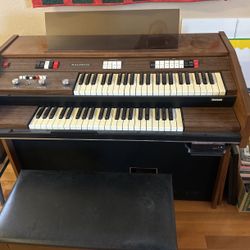 Vintage Baldwin Organ Techno Plays Well