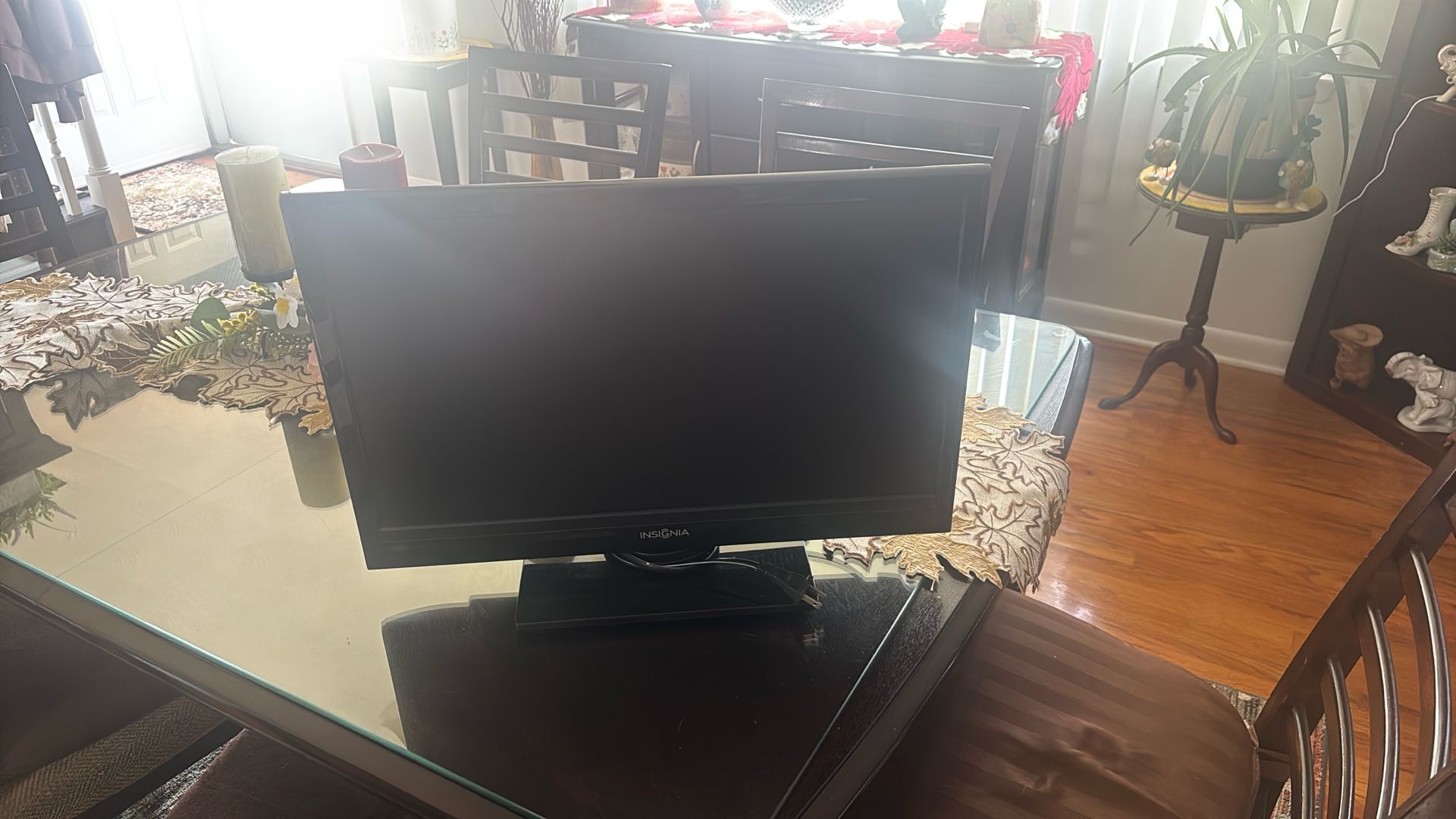 insignia monitor