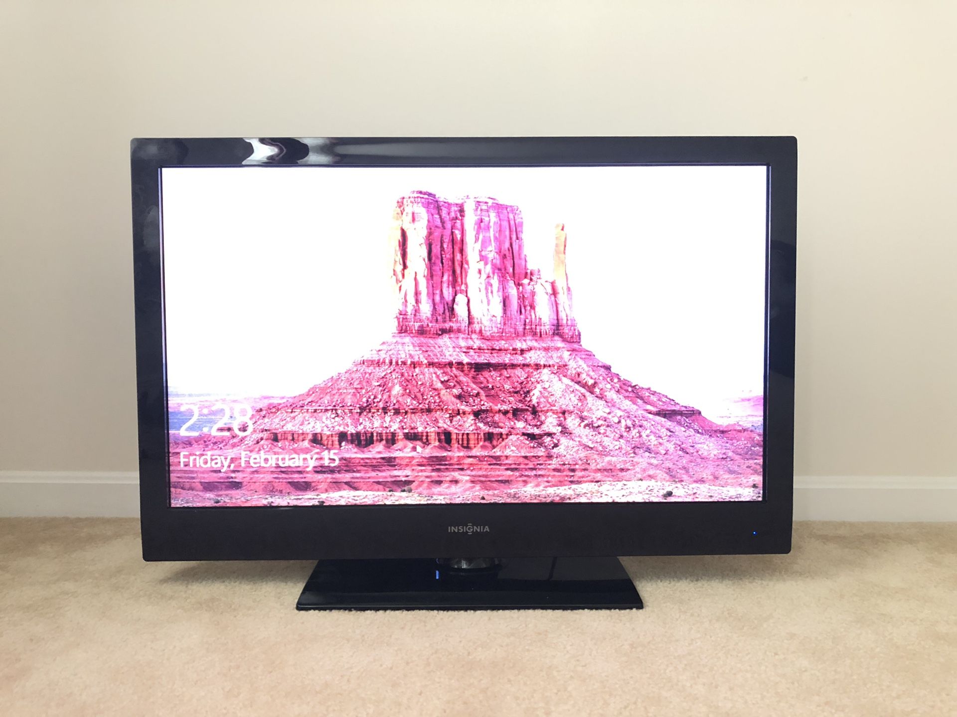 Insignia - 37" Class - LCD - 1080p - 60Hz - HDTV