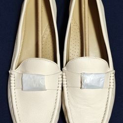 Women's Michael Kors Melanie Moccasin Loafers (Light Cream) Brand New In Box