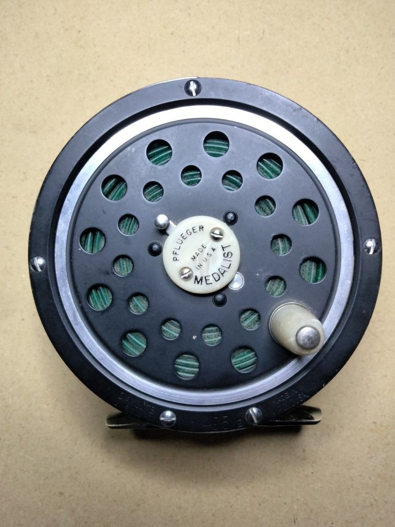 PFLUEGER MEDALIST Fly Fishing Reel