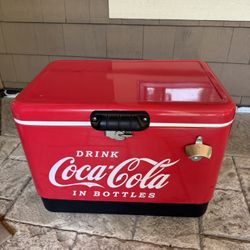 Coca-Cola Beverage 85-Can 54QT Cooler Red Insulated 