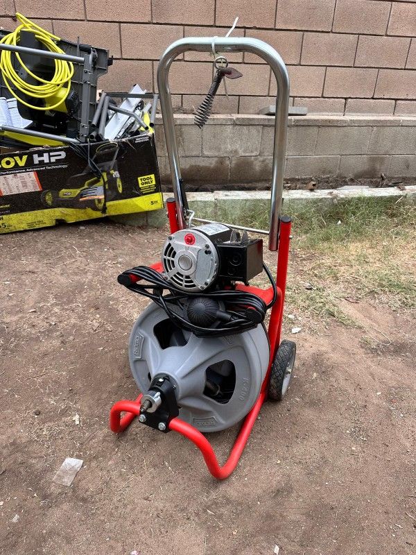 RIDGID
K-400 Drain Cleaning Snake Auger
120-Volt Drum Machine with
C-32IW 3/8 in. x 75 ft. Cable + 4-Piece Tool Set & Gl