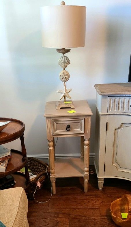 Shell Lamp With Table