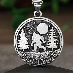 Big Foot Necklace NWT 