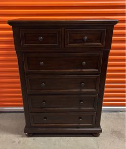 Gorgeous 6 Drawer Dresser And Nightstand ( Can Be Sold Separately )