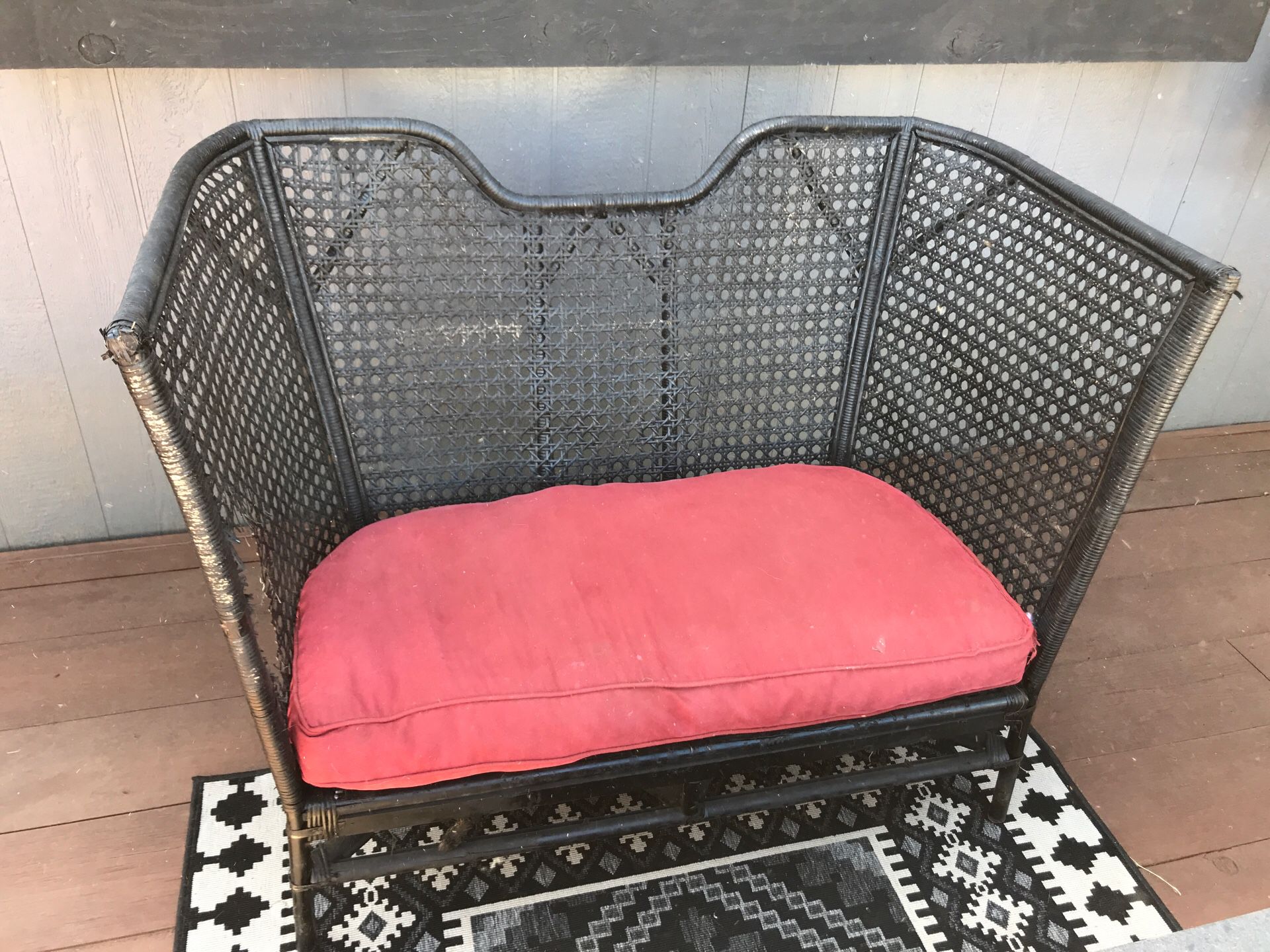PIER 1 imports love seat / out door furniture / outdoor love seat