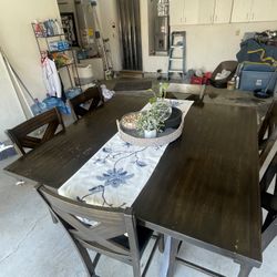 Dining Table w/ 6 Chairs 