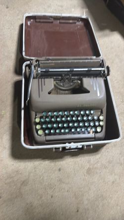 Vintage smith corona typewriter with hard case
