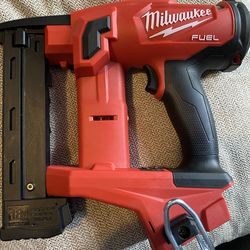 Milwaukee 18 GA narrow crown stapler  fuel brushless NEW NUEVO