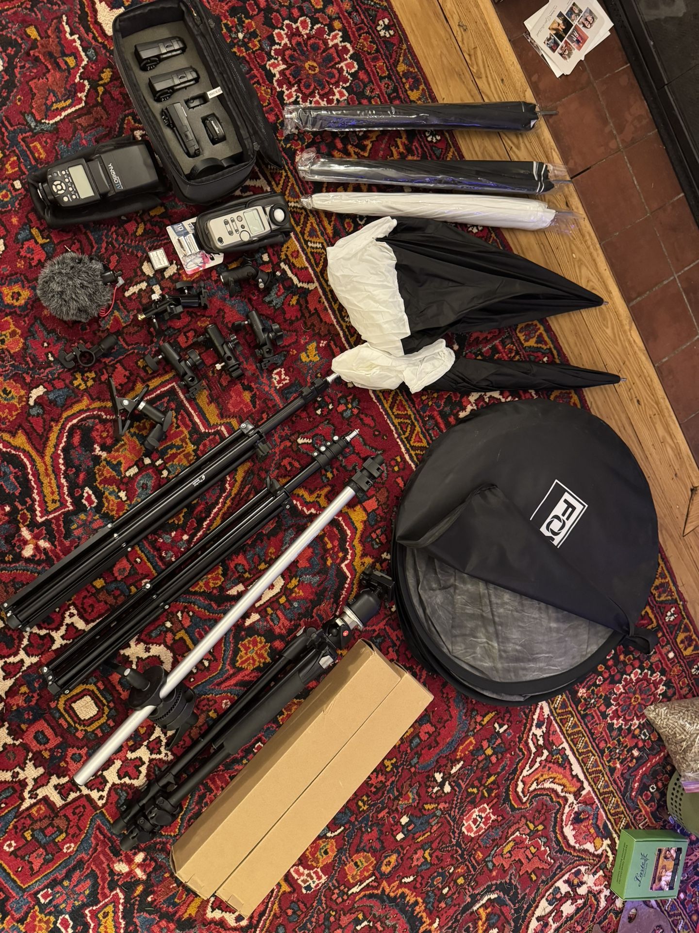 Photography Equipment - Pocketwizard, Stands, Backdrops, Speedlites