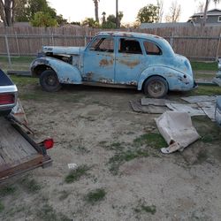 1939 Pontiac  NO ENGINE NO TRANS  HAVE OTHER PARTS