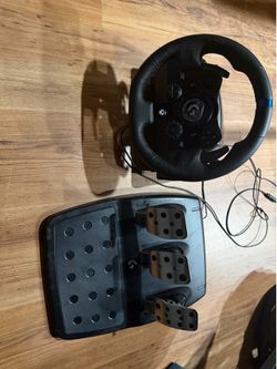 G923 steering wheel and pedals