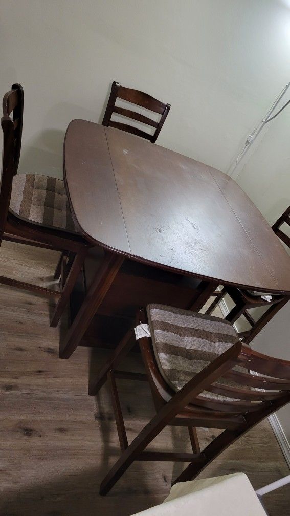 PENDING Dinning Set For 4 FREE