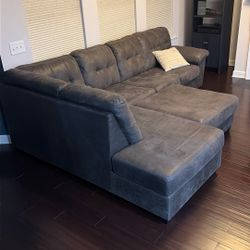 Sectional w/table & Lamp