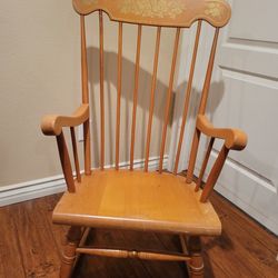 Vintage Rocking Chair  Windsor Nichols And Stone  See 👀 Pics And Description