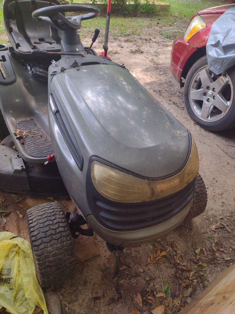 LT 2000 Craftsman Riding Mower
