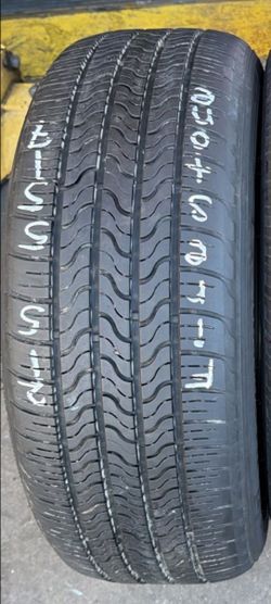 Tire 215 55 17