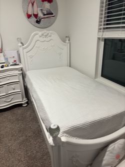 Bed and vanity with box and mattress including