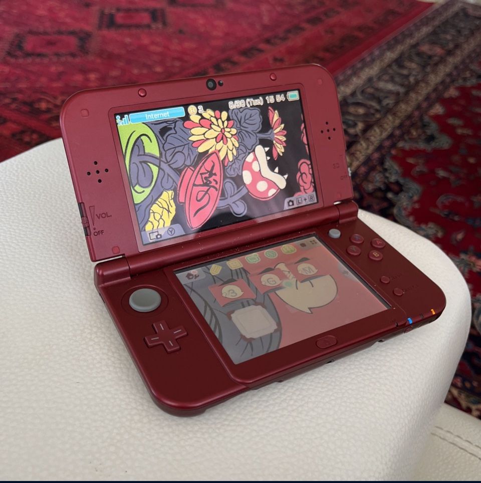 Modded New Nintendo 3DS XL, Red, With charger.