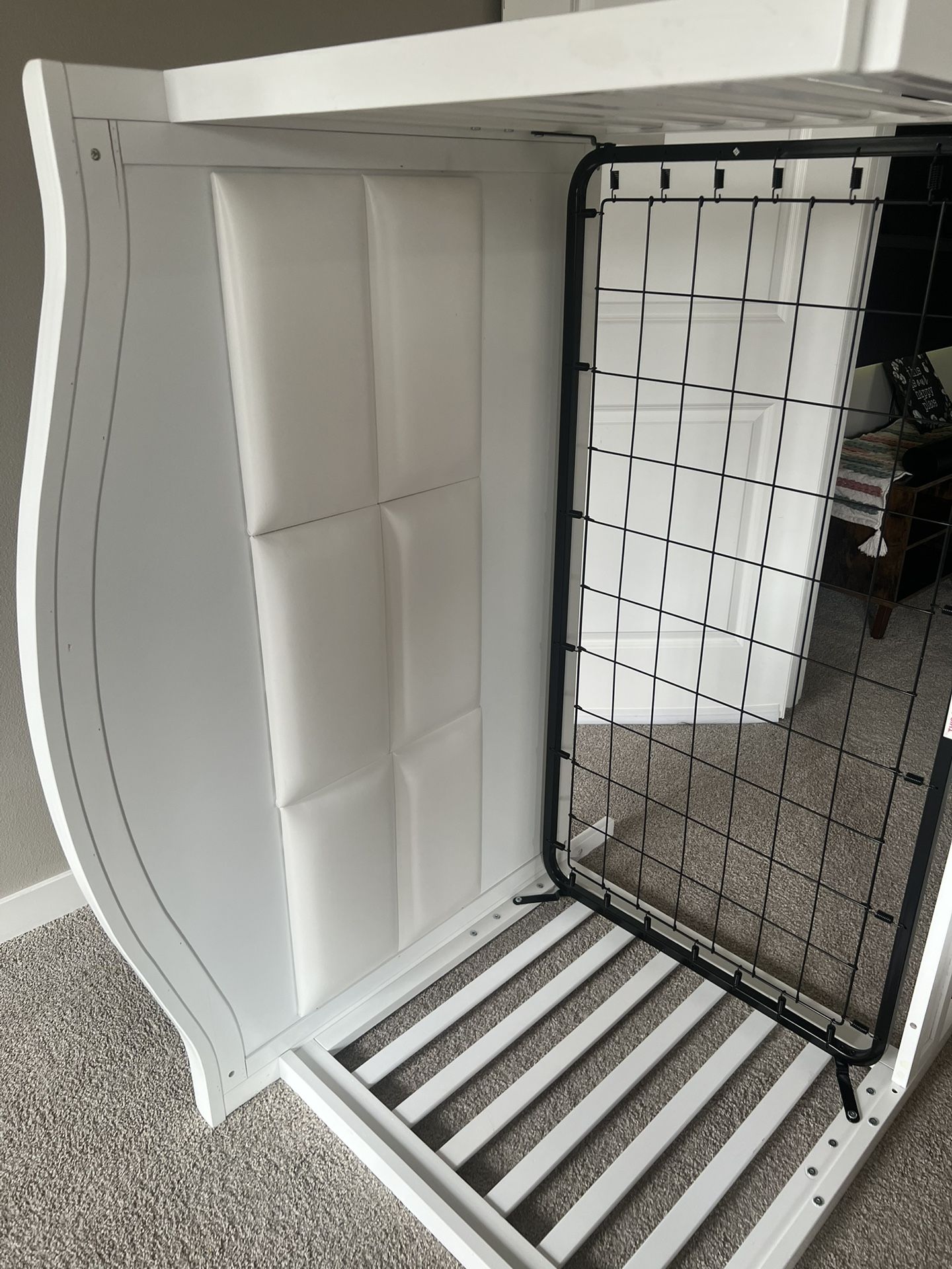 DaVinchi Charlie 4 In 1 Convertible Crib White With Mattress And Topper