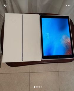 Apple IPad 12.9” Tablet