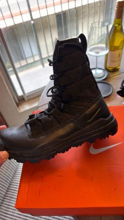 Nike boots  unisex size 6