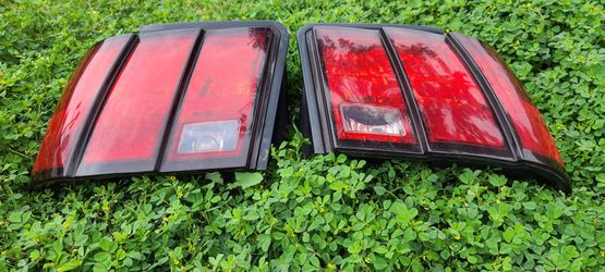99-04 tail lights