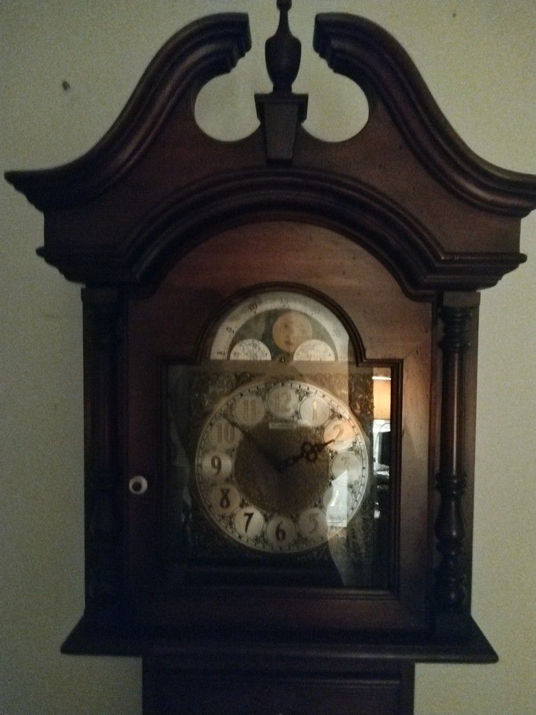 ****1974 Howard Miller Floor Clock (Grandfather)****