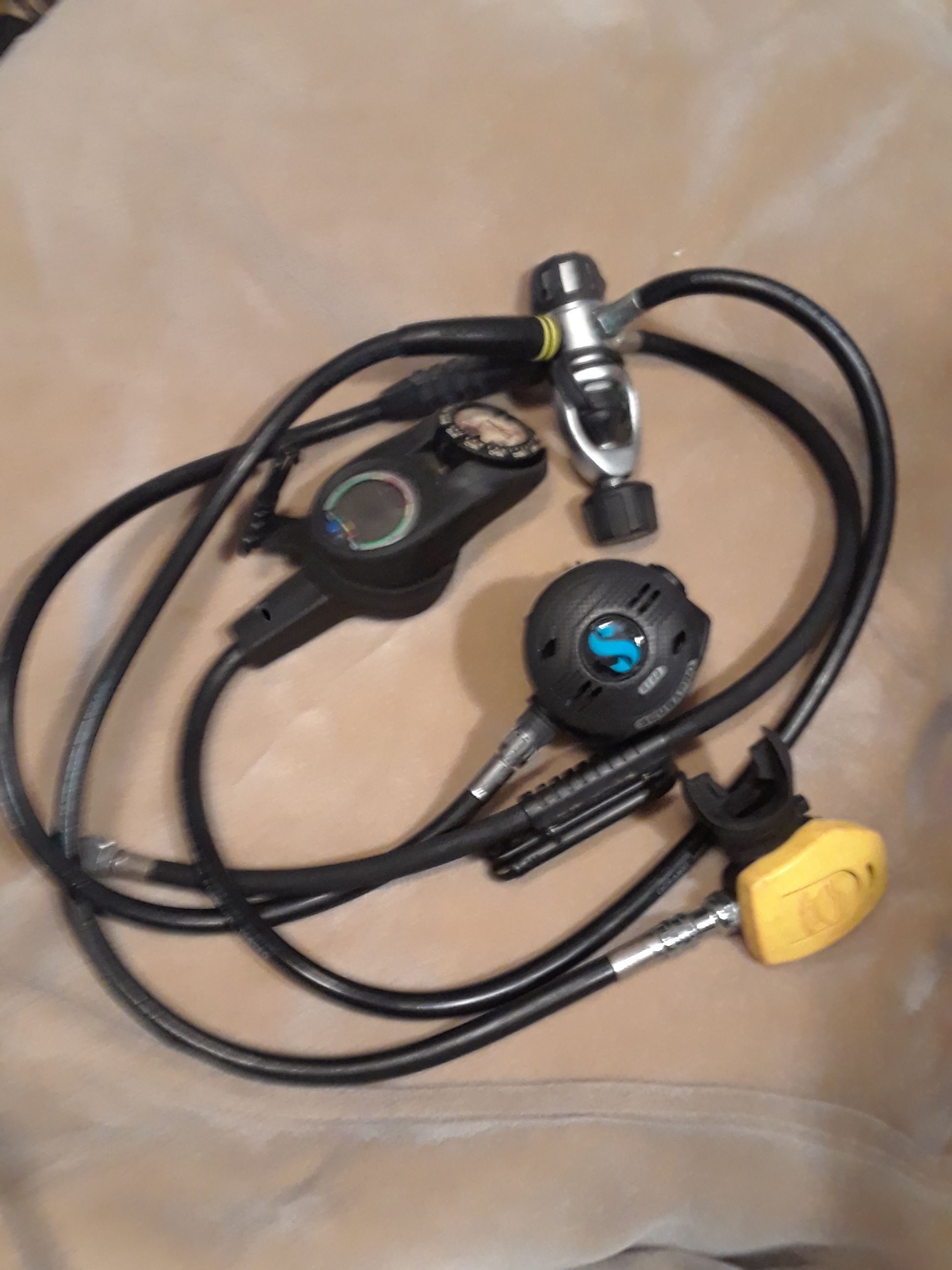 Scubapro r190 mk2 regulator full set & oceanic data plus digital gauges and compass
