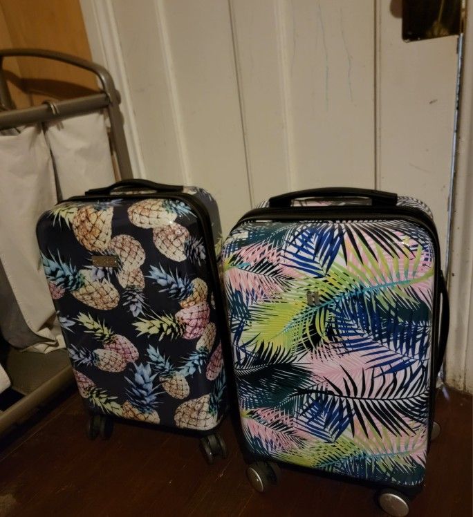 Jessica Simpson Pineapple Leaf Design Hardside Carry On