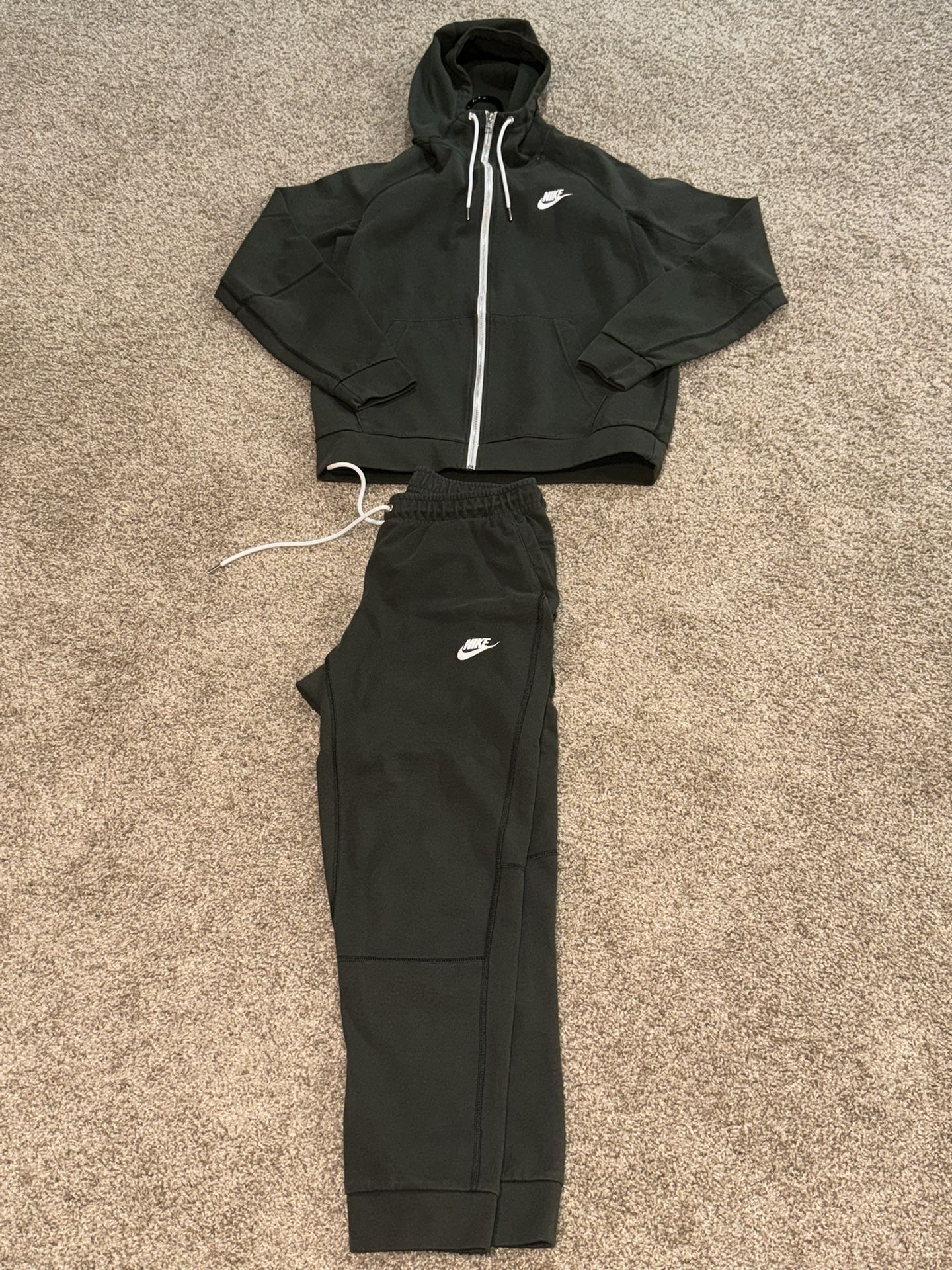 Nike Sweatsuit Size Medium Runs Small 