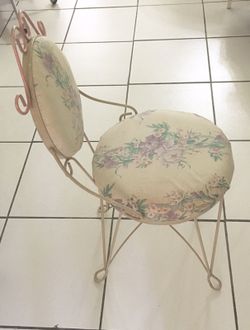 Romantic Metal chair