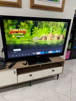 Excellent Condition Sony Bravia 52-Inch TV – Complete w/ Rare Monolith Stand & Remote