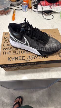 Nike Kyrie Irving 8.    Sz 10.5