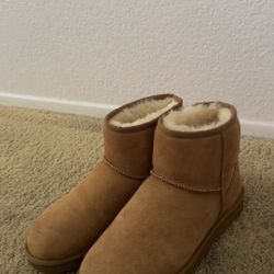 UGG Women’s Classic Mini Boot II 