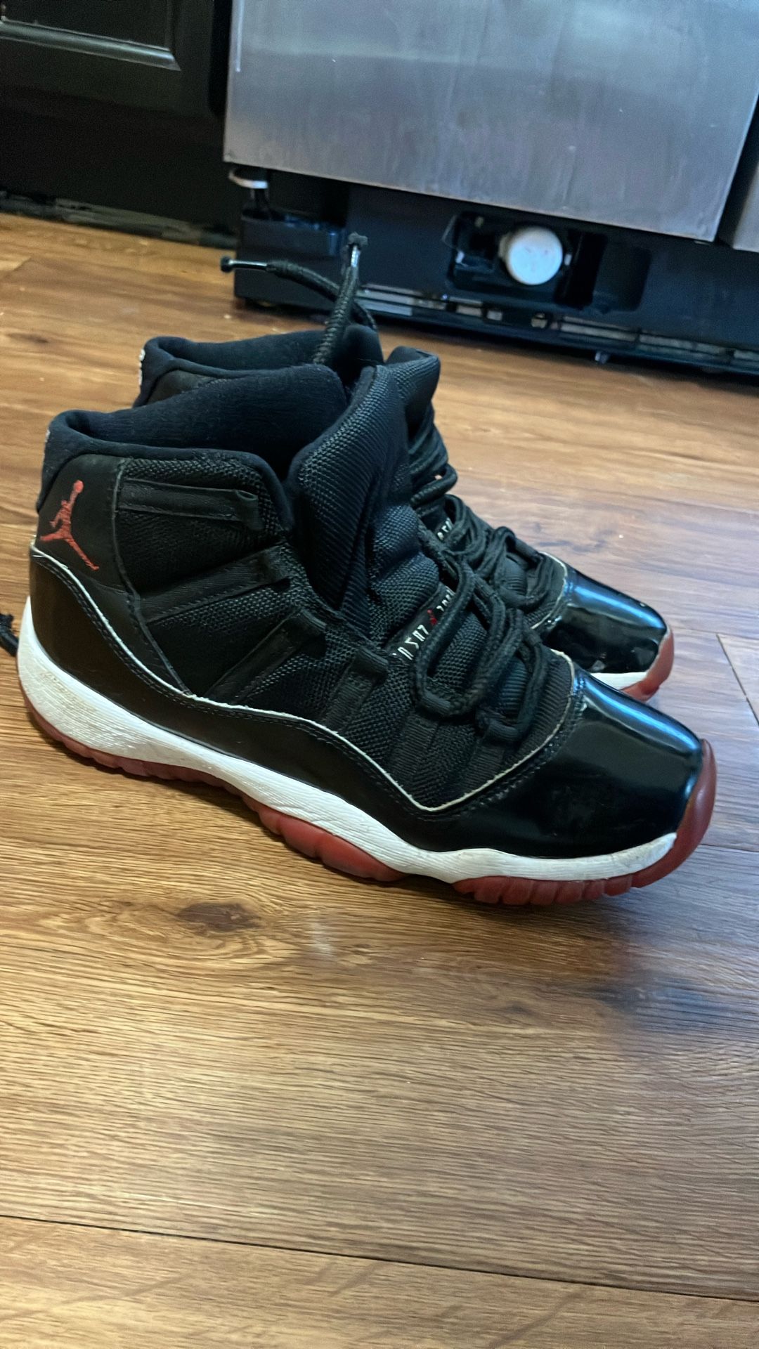 Jordan 11 “Bred” Size 6.5 boys