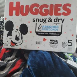 Huggies Size 5 Huge Value Size Box 132 Count Baby Diapers 