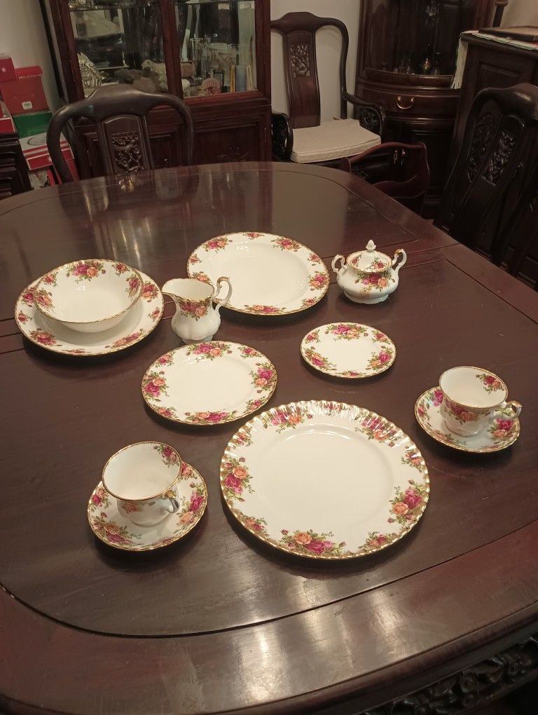 Royal Albert Country Rose Bone China 142 Piece Set