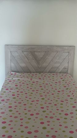 Twin size bed