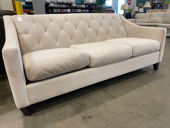 BETTER BY DESIGN Chloe White Tufted 3 Seat Sofa