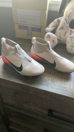 Soccer cleats size 2 y